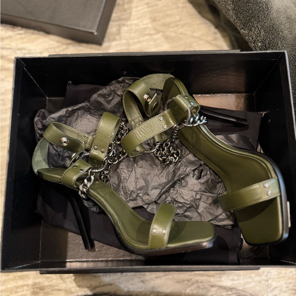 Dundas X Revolve Coco Chain Heel in Khaki size 8